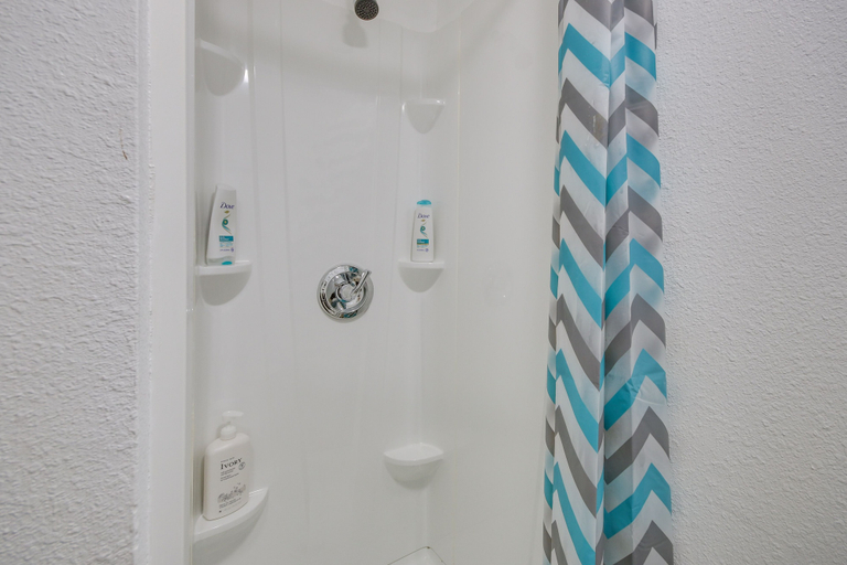 Bathroom 4, Southwest Houston Apartment w/ Pool Access!, Houston