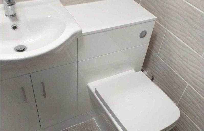 Bathroom 2, 2 Bed Chalet Sleeps 5 - Pets, Parking, Near Beach, Norfolk