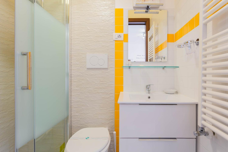 Bathroom 1, Helios Rooms by Wonderful Italy, Bari