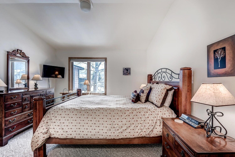Room 3, Pitkin Townhome - 704 3 Bedroom Townhouse by RedAwning, Summit