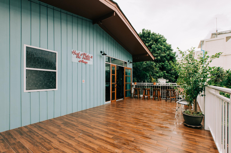 Exterior & Views 16