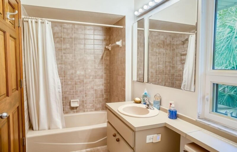 Bathroom 4, Little Current 3 Bedroom Home by RedAwning, Lee