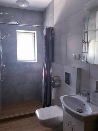 Bathroom, Lawendowy Hostel Wroclaw, Środa Śląska