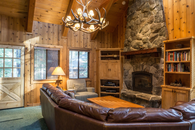 Living room 5, 824 Beaver Pond, Placer
