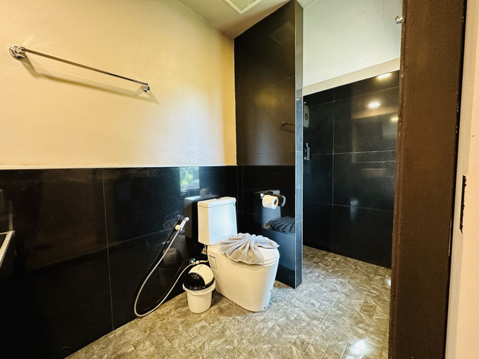 Bathroom 3, HIP Seaview Resort at Phi Phi, Mueang Krabi