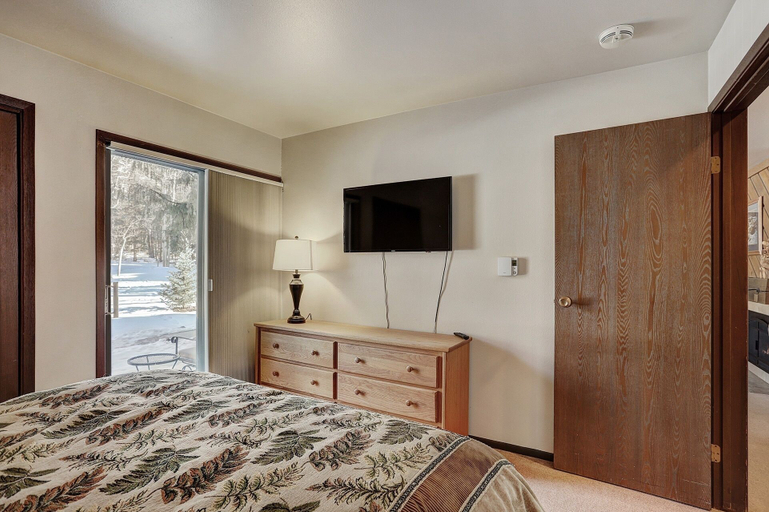 Room 2, 1125 Flying Dutchman 1 Bedroom Condo by RedAwning, Summit