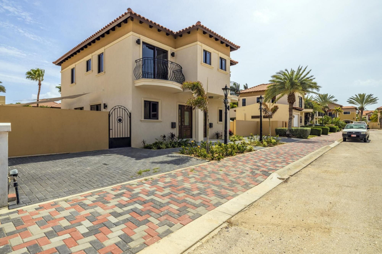 Exterior & Views 2, NEW Modern 2 Bedroom Townhome Gold Coast