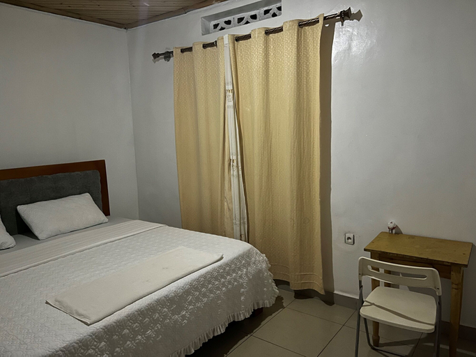 Room 4, House - Sleeps 8 - Parking - Garden, Kicukiro