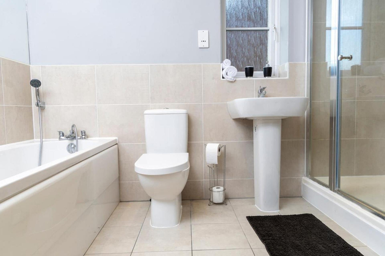 Bathroom 3, 4 Luxurious Executive Villa, Kent