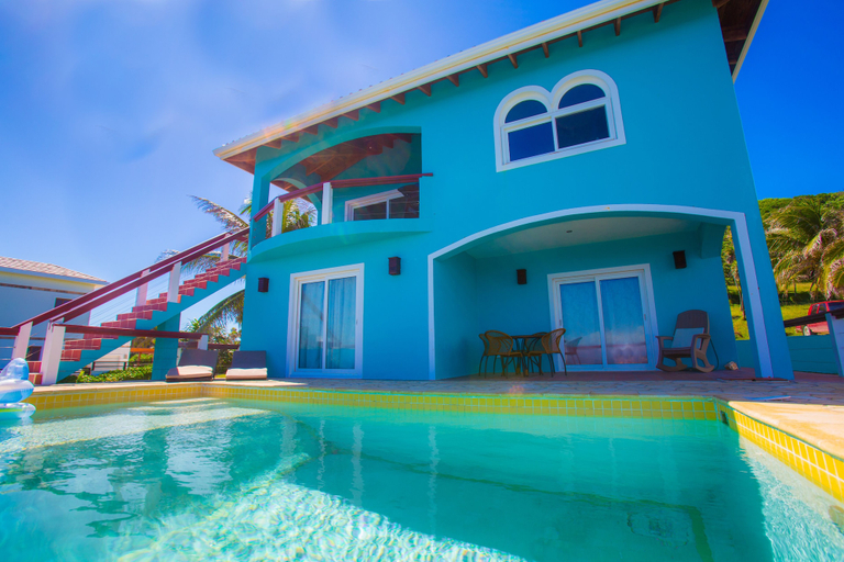 Sport & Beauty 5, Stunning Coral View Home with Oceanfront Pool by RedAwning, Roatán