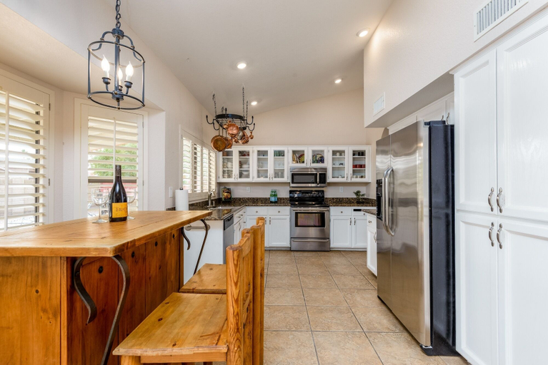 Private kitchen 4, Casa Willow 4 Bedroom Home by RedAwning, Maricopa