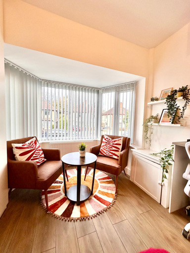 Others 4, Spacious Private Self-Contained Room in Selly Oak Birmingham with bathroom shared between two rooms , Birmingham