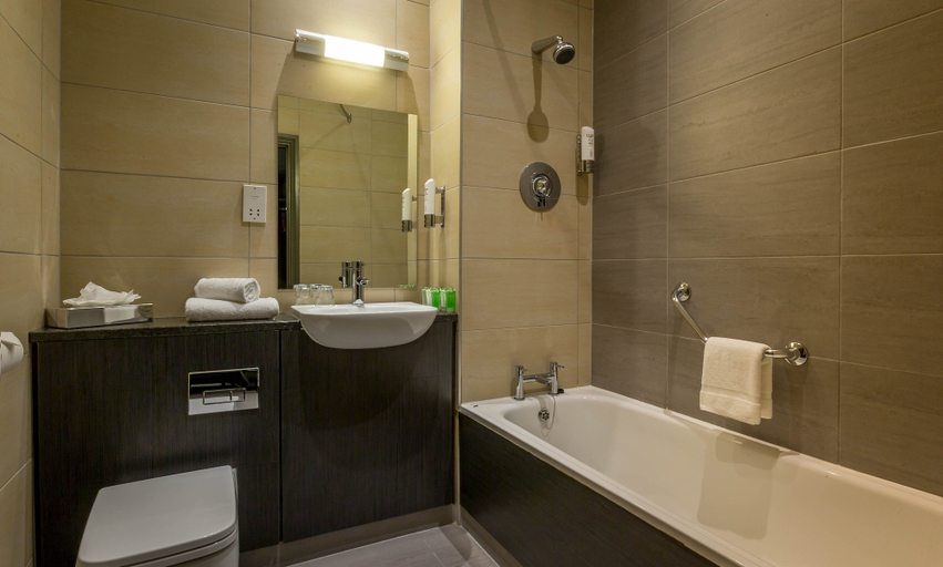 Bathroom 5, Maldron Hotel Shandon Cork