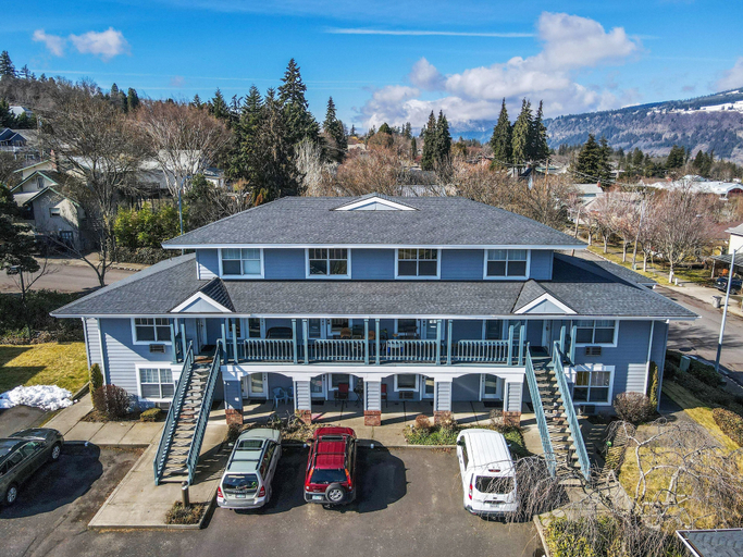Exterior 5, 15 Lodge Condo with Hood River Bridge View by RedAwning, Hood River