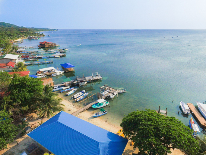 Exterior & Views 2, Bella Luna Beach House #226859, Roatán