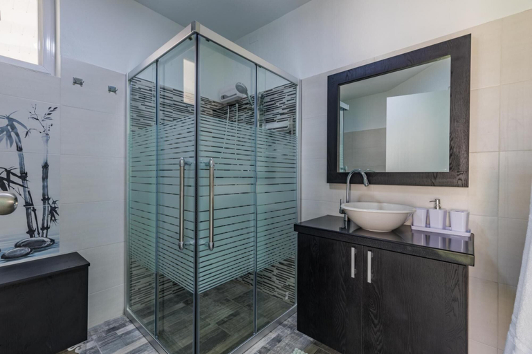 Bathroom 4, NEW Modern Stylish 6BR 6BA Villa Near Palmbeach