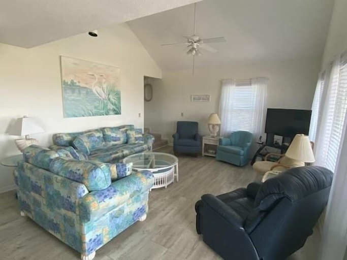 Living room 5, Due South - 5 Br Home, Brunswick