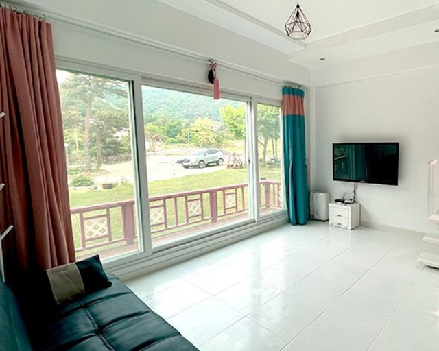 Bedroom 2, Yangyang Star Over the Sea Pension, Yangyang