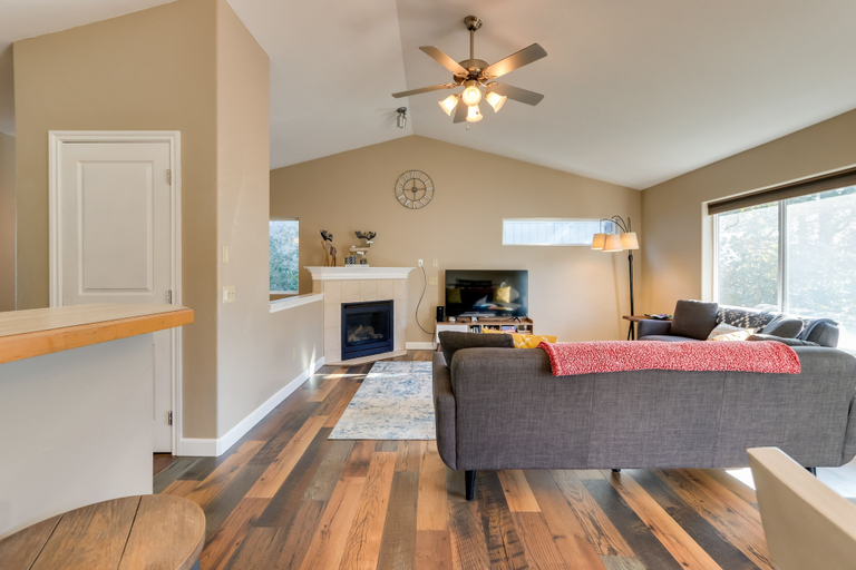 Others 5, Accommodating Anchorage Abode < 1 Mi to Jewel Lake, Anchorage