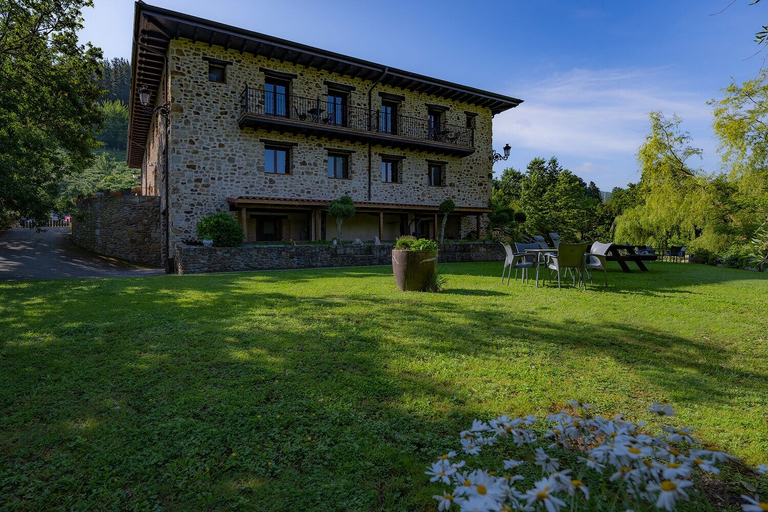Front of property 5, Caserio Gorosarri, Guipúzcoa