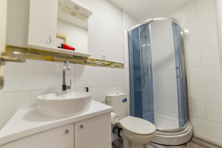Bathroom 2, Apartmani Statik SD, Kovin