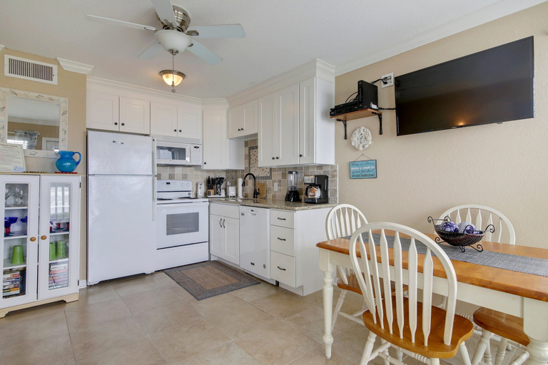 Private kitchen 3, Seascape 2318 1 Bedroom Apts by RedAwning, Galveston