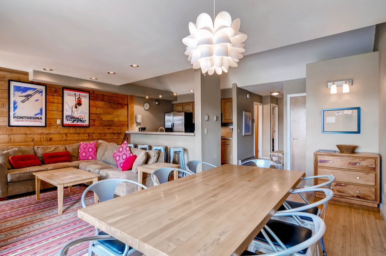 Dining 4, Plaza 1407, Summit