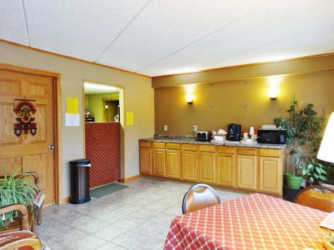 Others 5, Attican Motel, Genesee