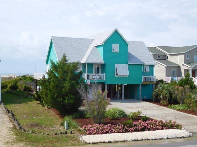 Exterior 2, Serenity's Star 4 Bedroom Home by RedAwning, Brunswick