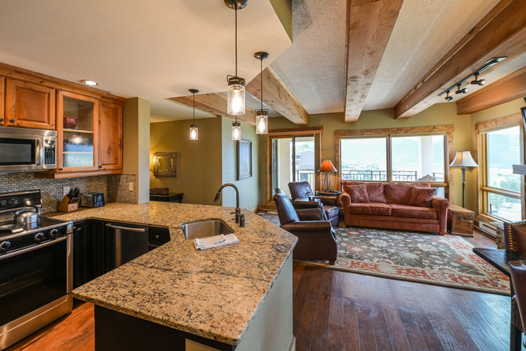 Private kitchen 3, 5th Floor 2bd/2ba Condo With Magnificent Views 2 Bedroom Condo by RedAwning, Gunnison