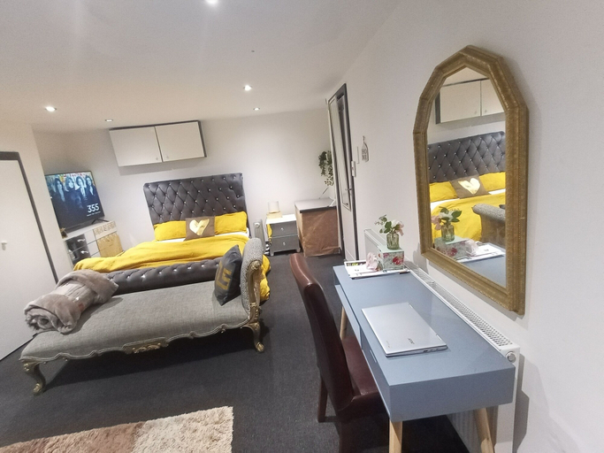 Bedroom 5, Beautiful En-suite Studio in Leeds -lower Floor, Leeds