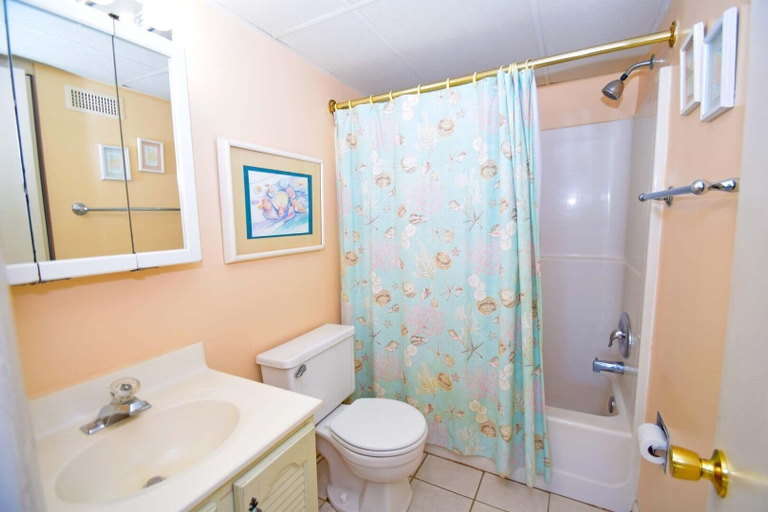 Bathroom 2, Diamond Beach 414 3 Bedroom Condo by RedAwning, Worcester