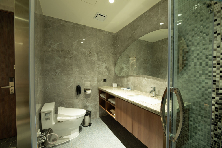 Bathroom 3, JingIn Hotel, Tainan