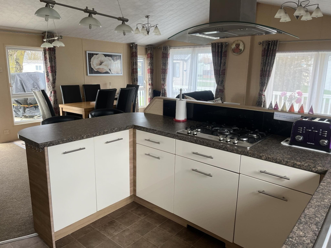 Others 4, 3 Bedroom Stunning Lodge Manor Park Linen Inc, Cambridgeshire