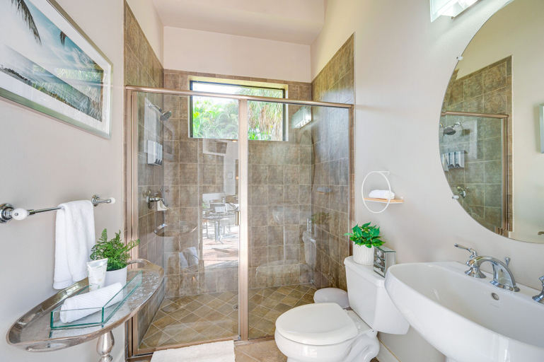 Bathroom 4, 7 Mi to Great Wolf Lodge Water Park: Luxury House, Collier