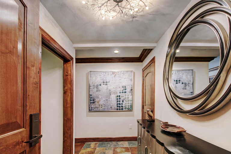 Room 5, Chic 2 BR+Den Ritz-Carlton Condo with Valley Views by RedAwning - Save 20% on 7+ Nights!, Eagle