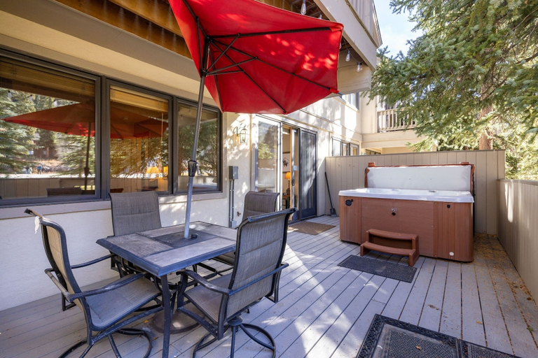 Outdoor spa tub, 2985 Ironwood Townhomes, Summit