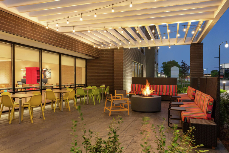 Food & Drinks 5, Home2 Suites By Hilton Milwaukee West, Milwaukee