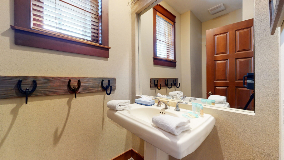 Bathroom 4, Timbers #1 4 Bedroom Townhouse, Mono