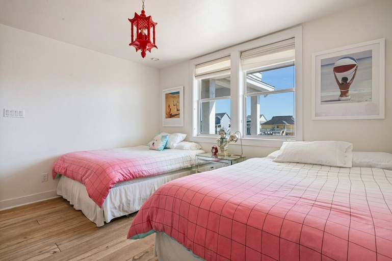 Room 3, #beach Please 3 Bedroom Home by RedAwning, Galveston