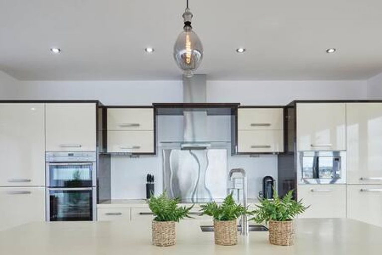 Others 5, Host Stay The Knight Street Penthouse I, Sefton