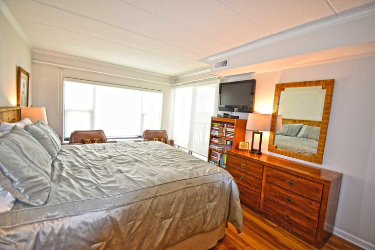 Room 4, Constellation House 510 2 Bedroom Condo by RedAwning, Worcester