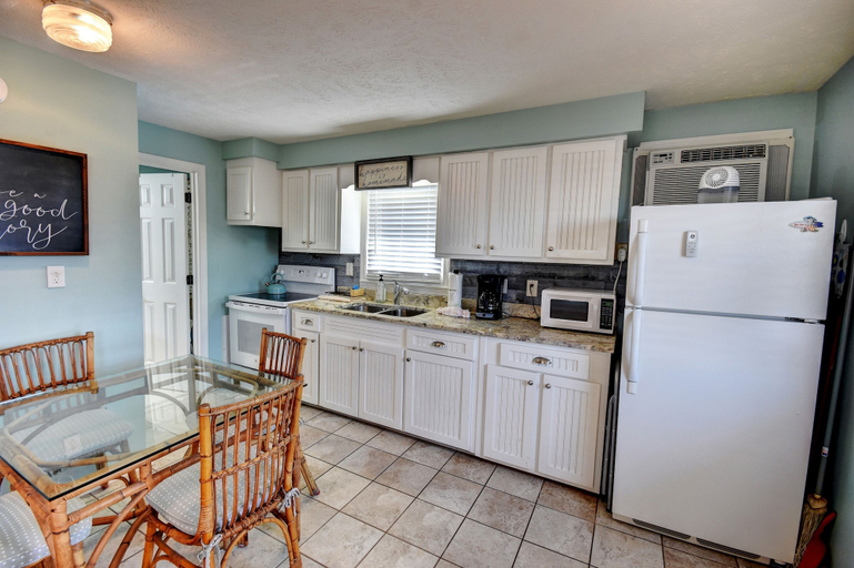 Private kitchen 3, 202 28th Ave Unit 6 1 Bedroom Condo, Horry