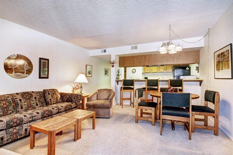 Room 4, Mountainside 162h 2 Bedroom Condo by RedAwning, Summit