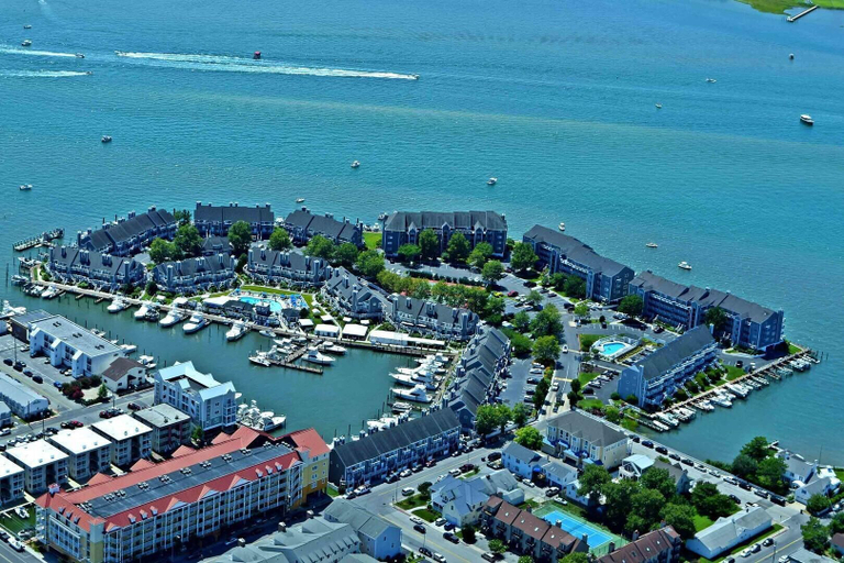 Marina 2, Harbour Island 403m 2 Bedroom Condo by RedAwning, Worcester