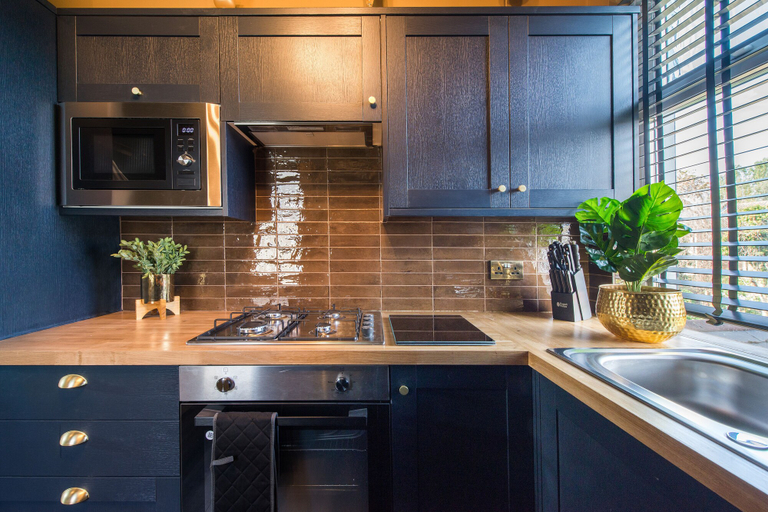 Private kitchen 2, Luxury Versace 1 Bed, Hot Tub, Pool Table, Sky Tv, London