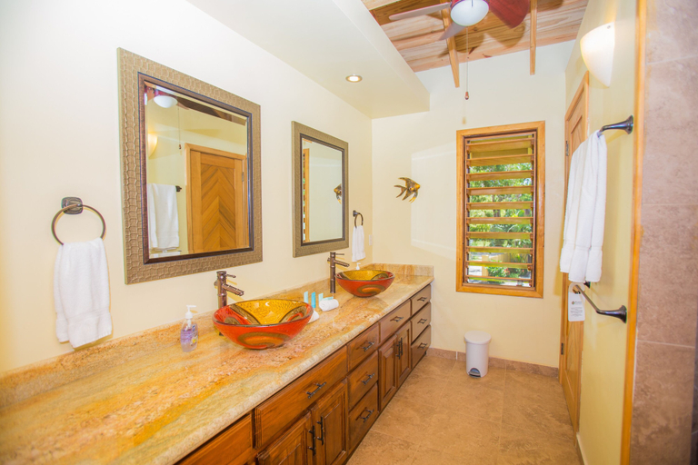Bathroom 3, Casa de Admirada, Roatán
