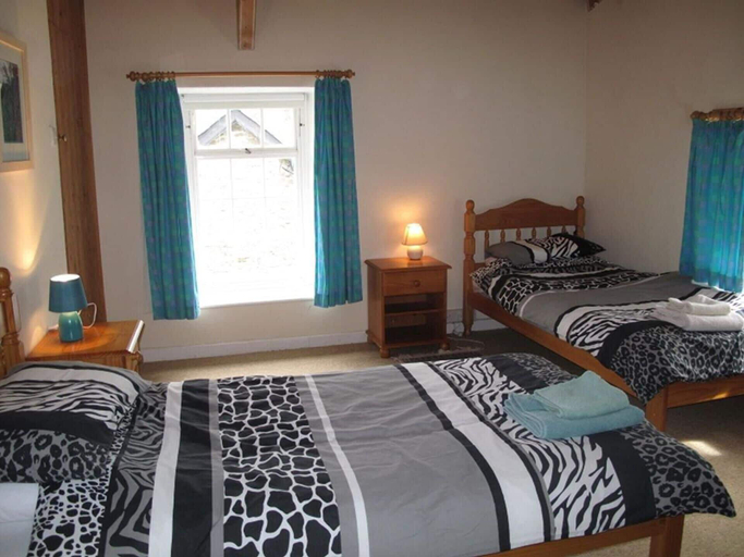 Bedroom 2, Lovely 7-bed Apartment in Llandysul, Ceredigion