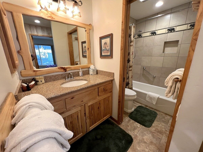 Bathroom, 141 Premium Condo, Mono