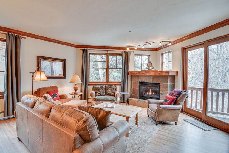 Others 1, Cozy Avon Retreat with Private Deck and Pool Access!, Eagle